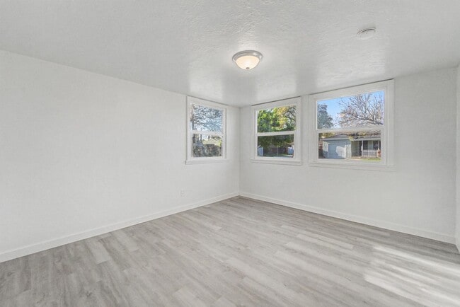 Building Photo - Beautifully Remodeled 3-Bedroom Home with Modern Upgrades