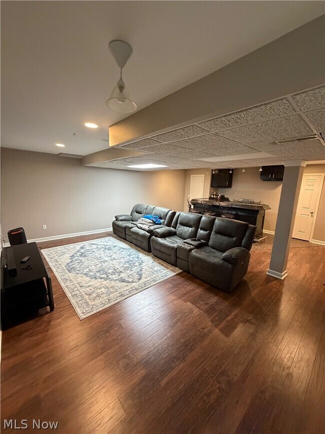 Building Photo - 4728 Wilshire Dr