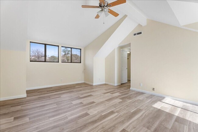 Building Photo - 2717 Knollwood Dr