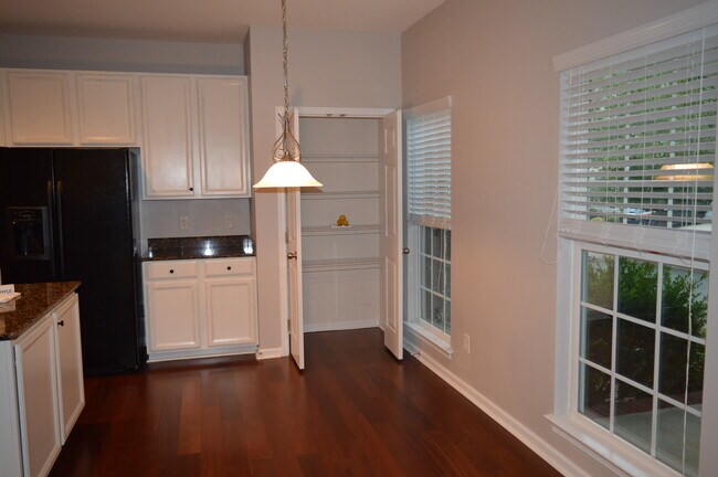 Building Photo - 15609 Troubadour Ln