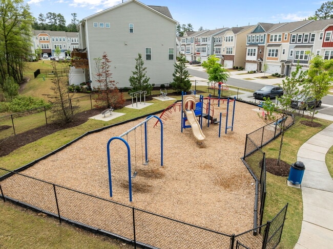 Building Photo - 1039 Commack Dr