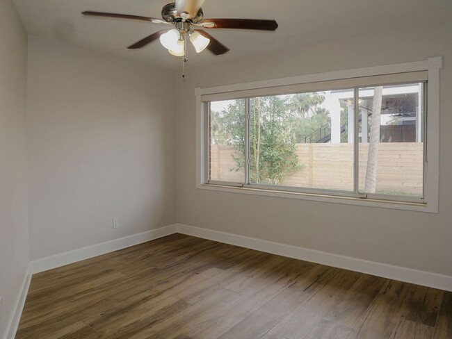 Building Photo - Riverfront Oasis in the City of Tampa!