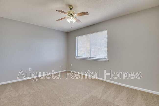 Building Photo - 2812 Thomas Ln