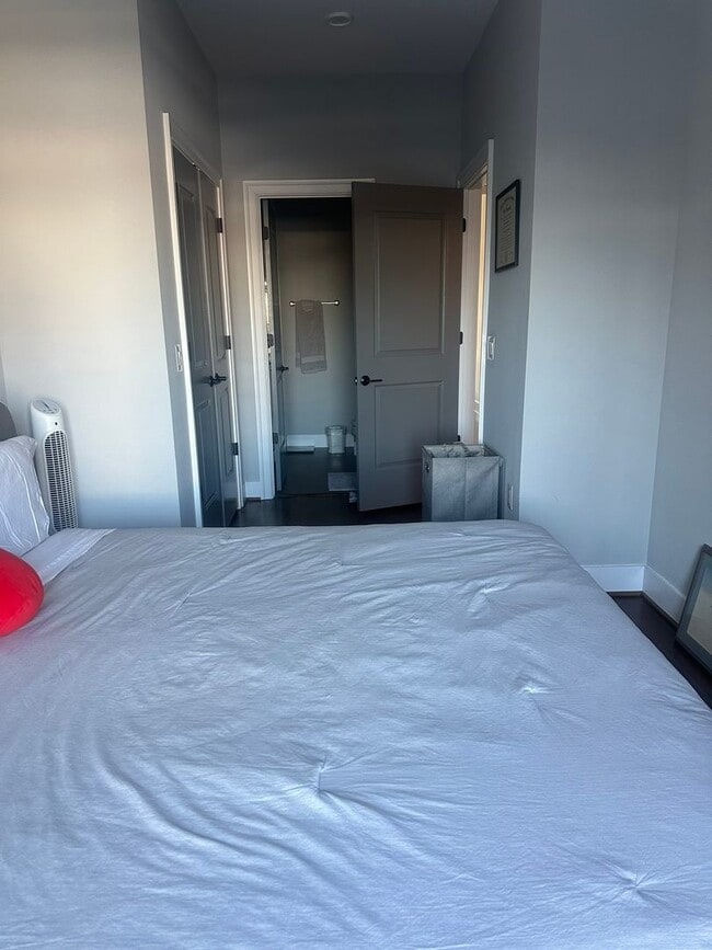 Building Photo - Modern Features Columbia Heights Neighborhood 2 Bedroom 2 Bath Condo with Balcony Pet Friendly