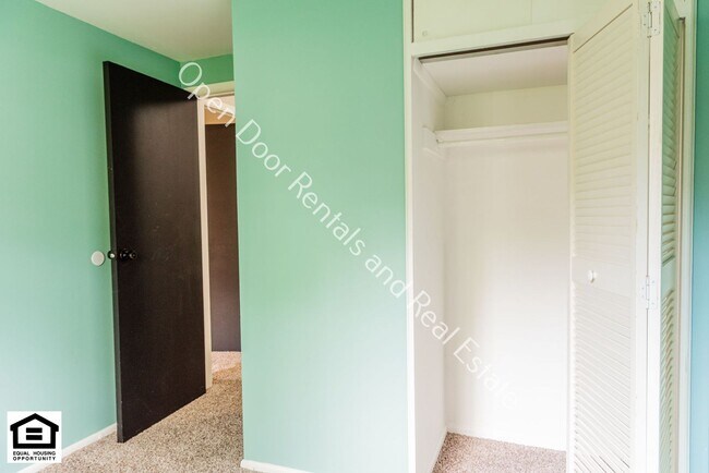 Building Photo - $200 off first months rent! 4 bedroom home...