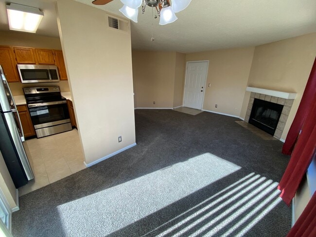 Building Photo - Lakewood Condo