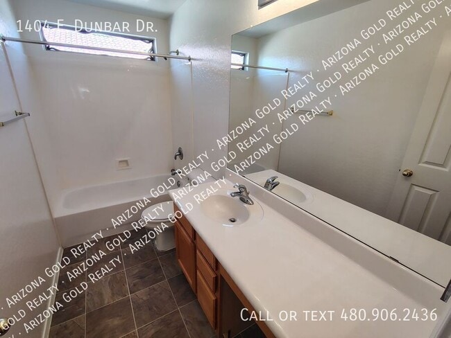 Building Photo - 1404 E Dunbar Dr