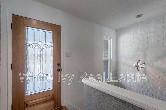 Building Photo - 356 Peach Is Rd