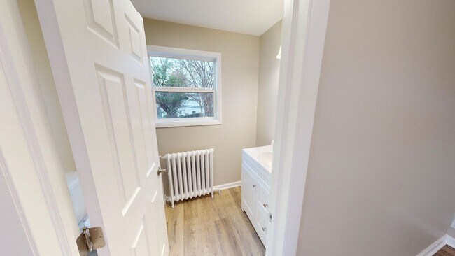 Building Photo - 4 Bed 1.5 Bath Single Family Home for Rent