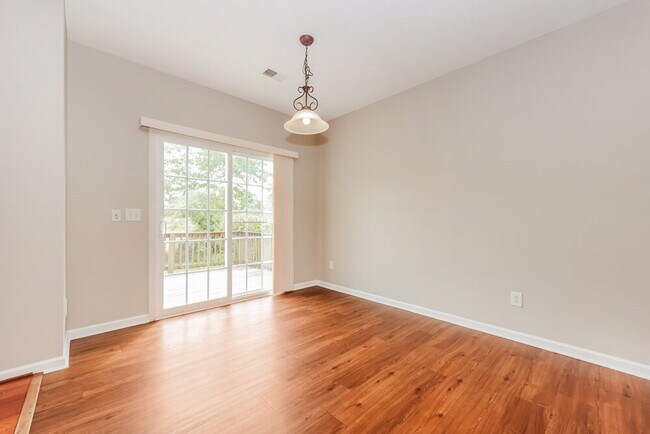 Building Photo - 1008 Solomon Ln