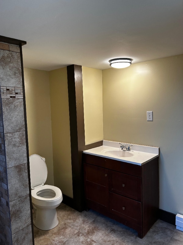 Building Photo - 92 Farview St