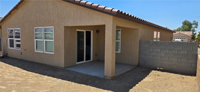 Building Photo - 2109 E Crystal Dr