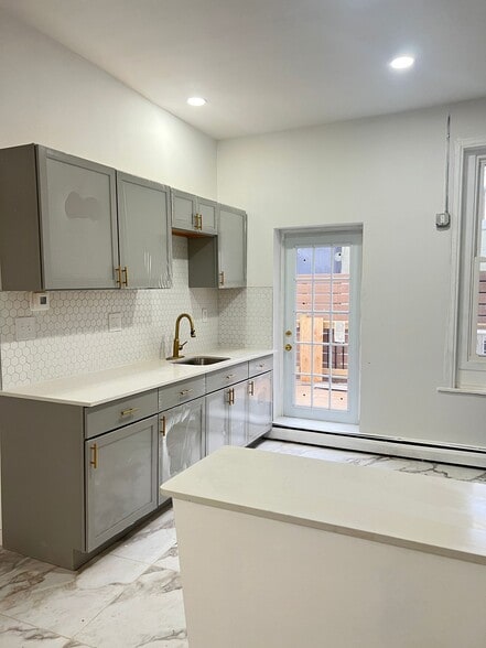 Primary Photo - 644 South St