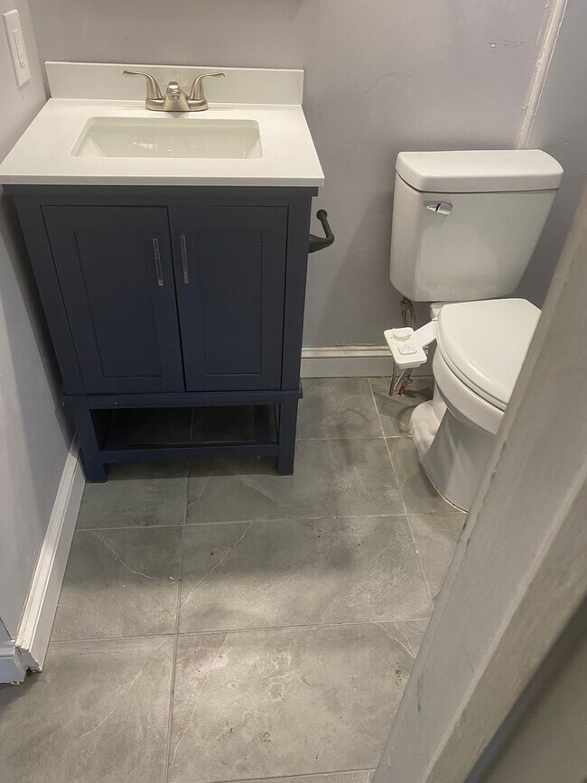 Building Photo - Duplex walking distance to Rockhurst University/UMKC