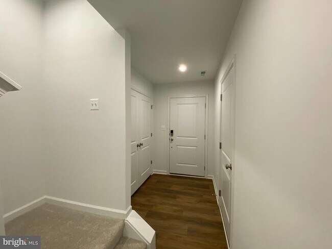 Building Photo - 415 Aragon Dr