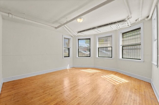 Building Photo - 2322 N Spaulding Ave