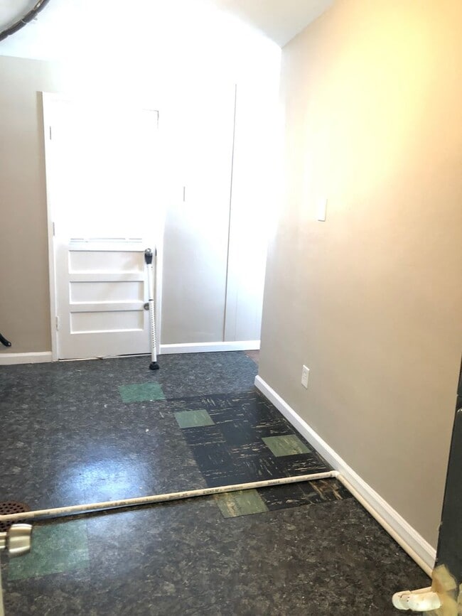 Building Photo - Coming soon! Bright and Spacious 4 Bedroom...