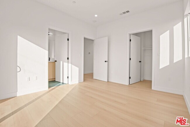 Building Photo - 1709 Burnside Ave