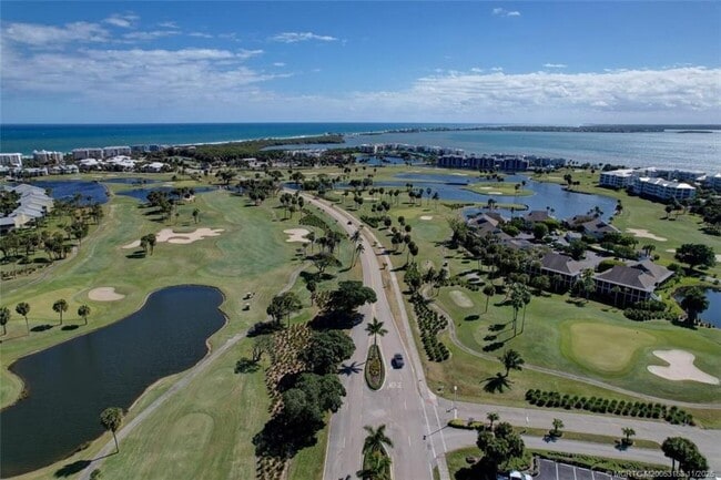 Building Photo - 5564 NE Gulfstream Way