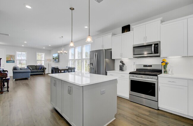 Building Photo - 360 Great Lawn Dr