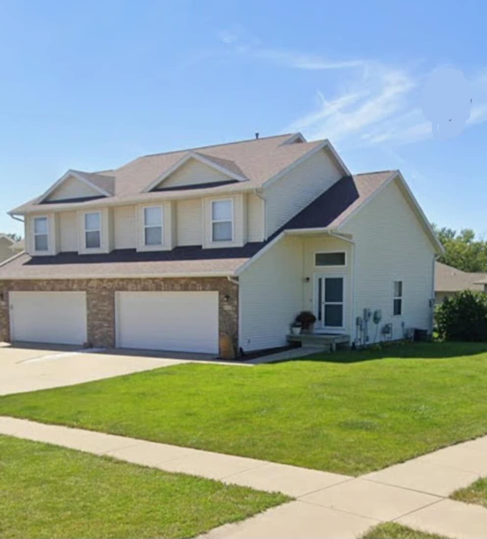 Building Photo - 615 Rachael St