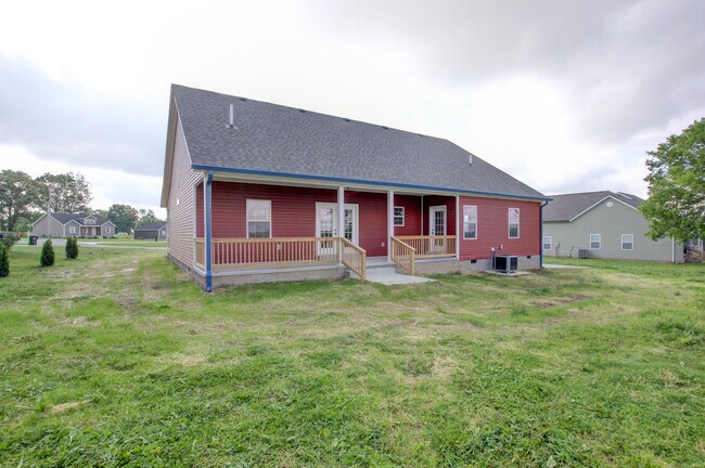 Building Photo - 135 Riverbend Dr
