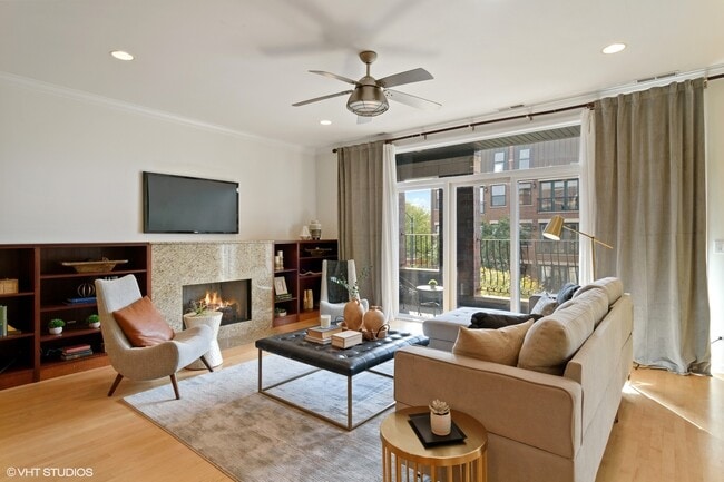 Building Photo - 810 N Wolcott Ave