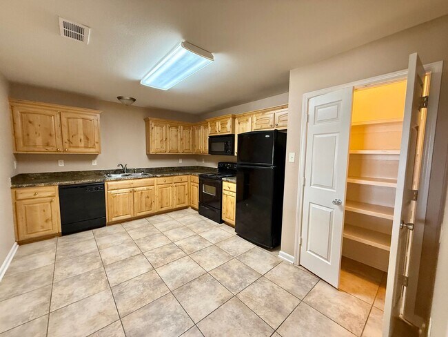 Building Photo - 339 Princess Place