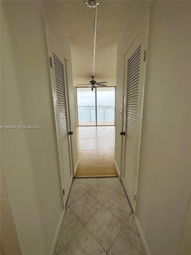 Building Photo - 1301 NE Miami Gardens Dr