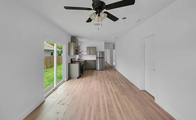 Building Photo - Newly remodeled 4 bedroom/ 2 baths
