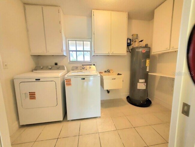 Building Photo - 910 Santa Brigida Ct