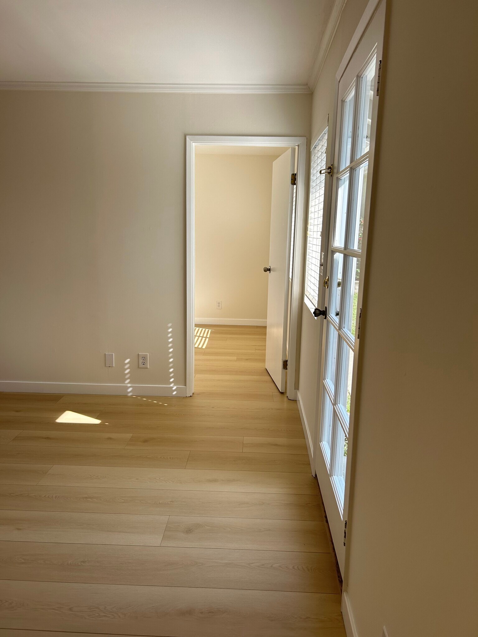 Building Photo - 10760 Russett Ave