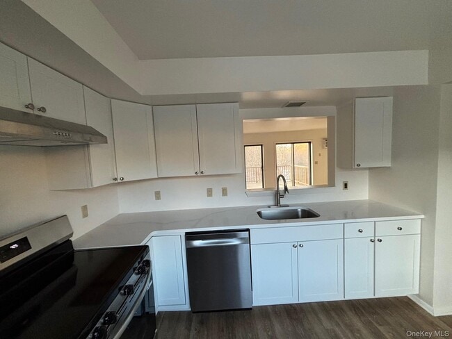 Building Photo - 8004 Chelsea Cove N