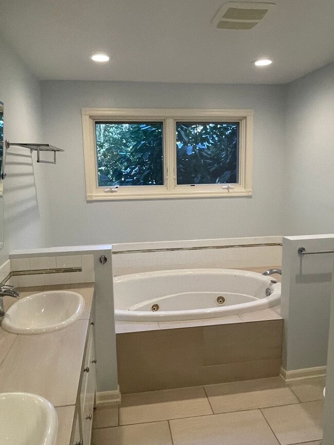 Building Photo - CHARMING MULTNOMAH VILLAGE CUSTOM HOME AVA...