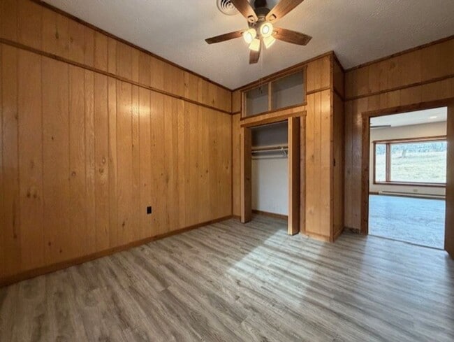 Building Photo - 4 bed 1.5 Bath Home Available in Springfield+