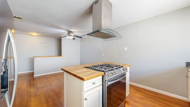 Building Photo - 8690 Lords Manor Way