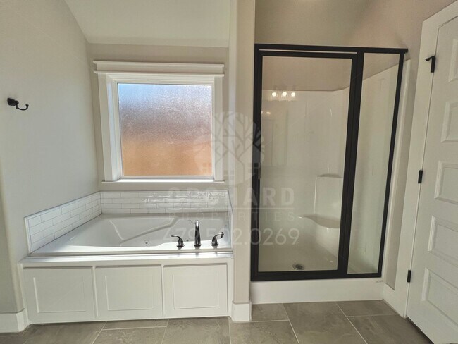 Building Photo - Single-Family Home- Desirable Clearwood Plan