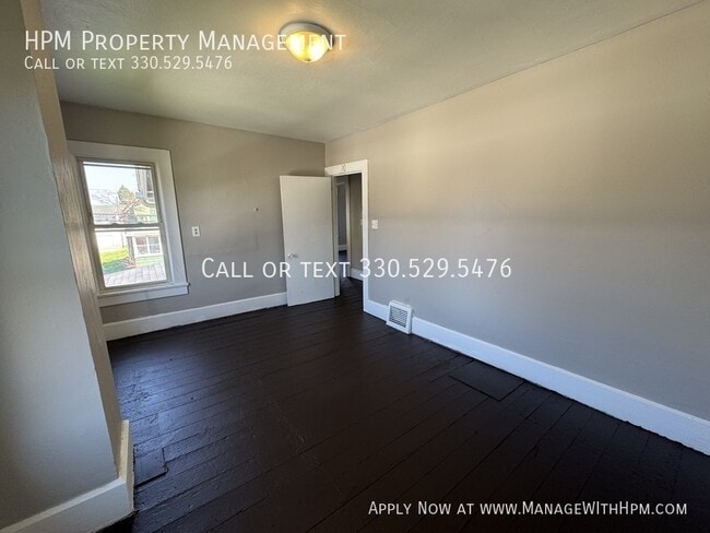 Building Photo - 713 Garfield Ave SW