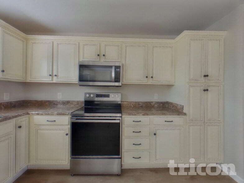 Building Photo - 1921 Sheffield Ln