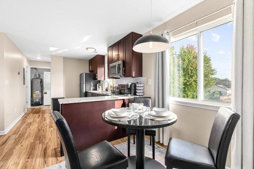 Building Photo - 18939 Sharon Ln