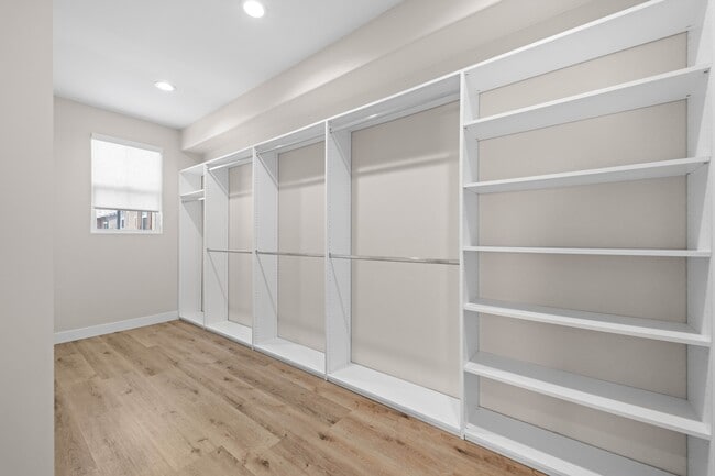 Building Photo - 9204 S Nobel Way