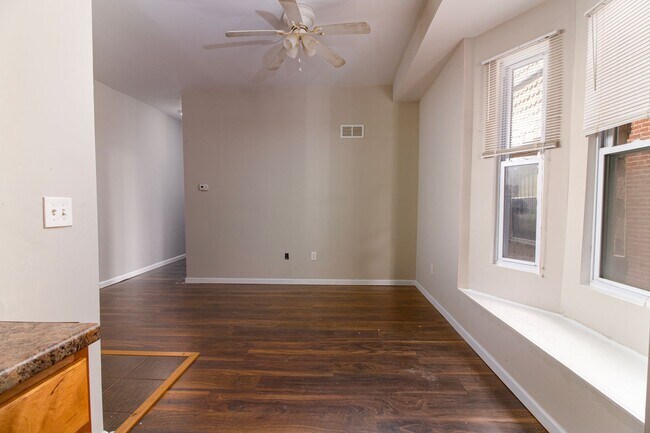 Building Photo - 544 S 49th St