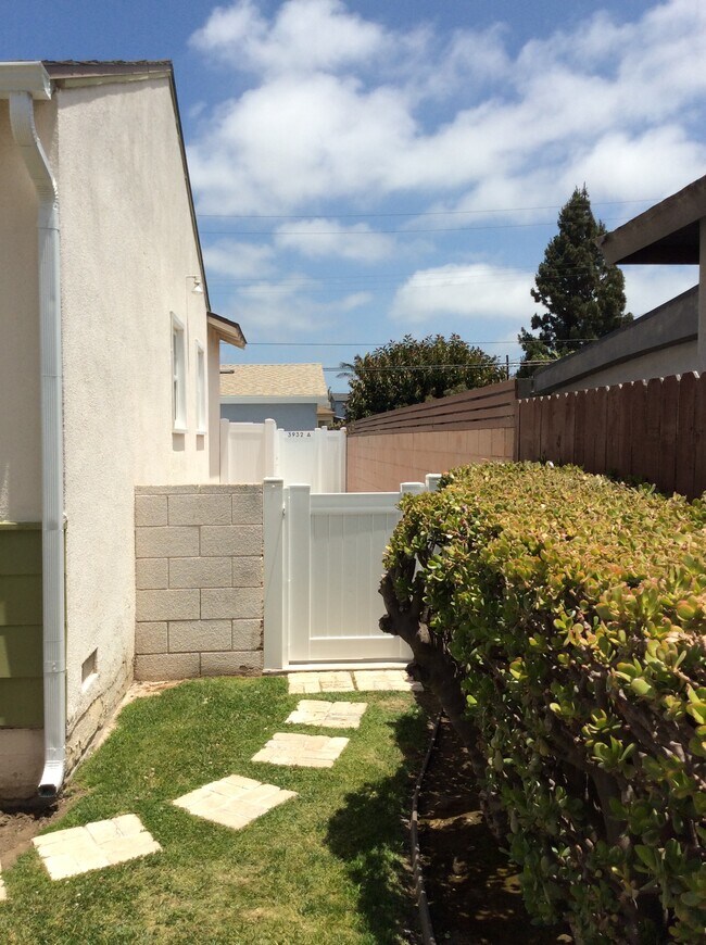 Building Photo - 3932 Walgrove Ave