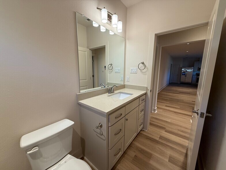 Building Photo - 104 Kirkland St