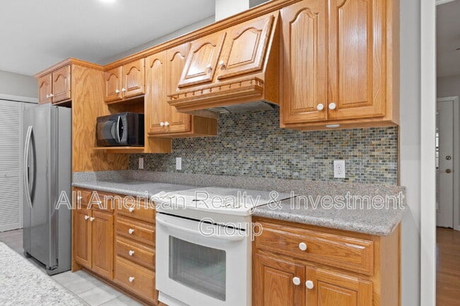 Building Photo - 661 St Lucia Cove
