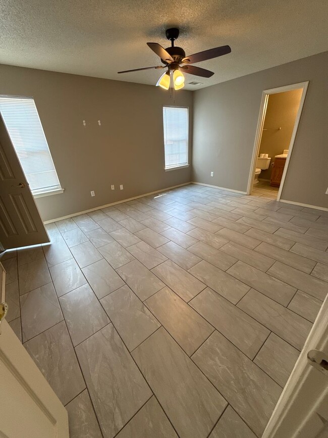 Building Photo - 3 bed, 2 bath, 2 car garage House, yard care included