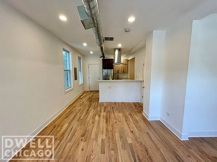 Building Photo - 1851 W Dickens Ave