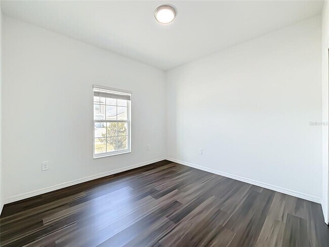Building Photo - 643 Grove St