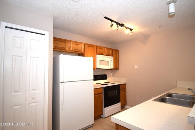 Building Photo - 7920 Merrill Rd