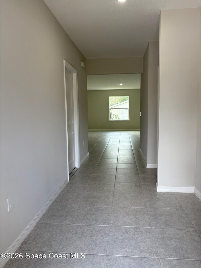 Building Photo - 474 San Filippo Dr SE